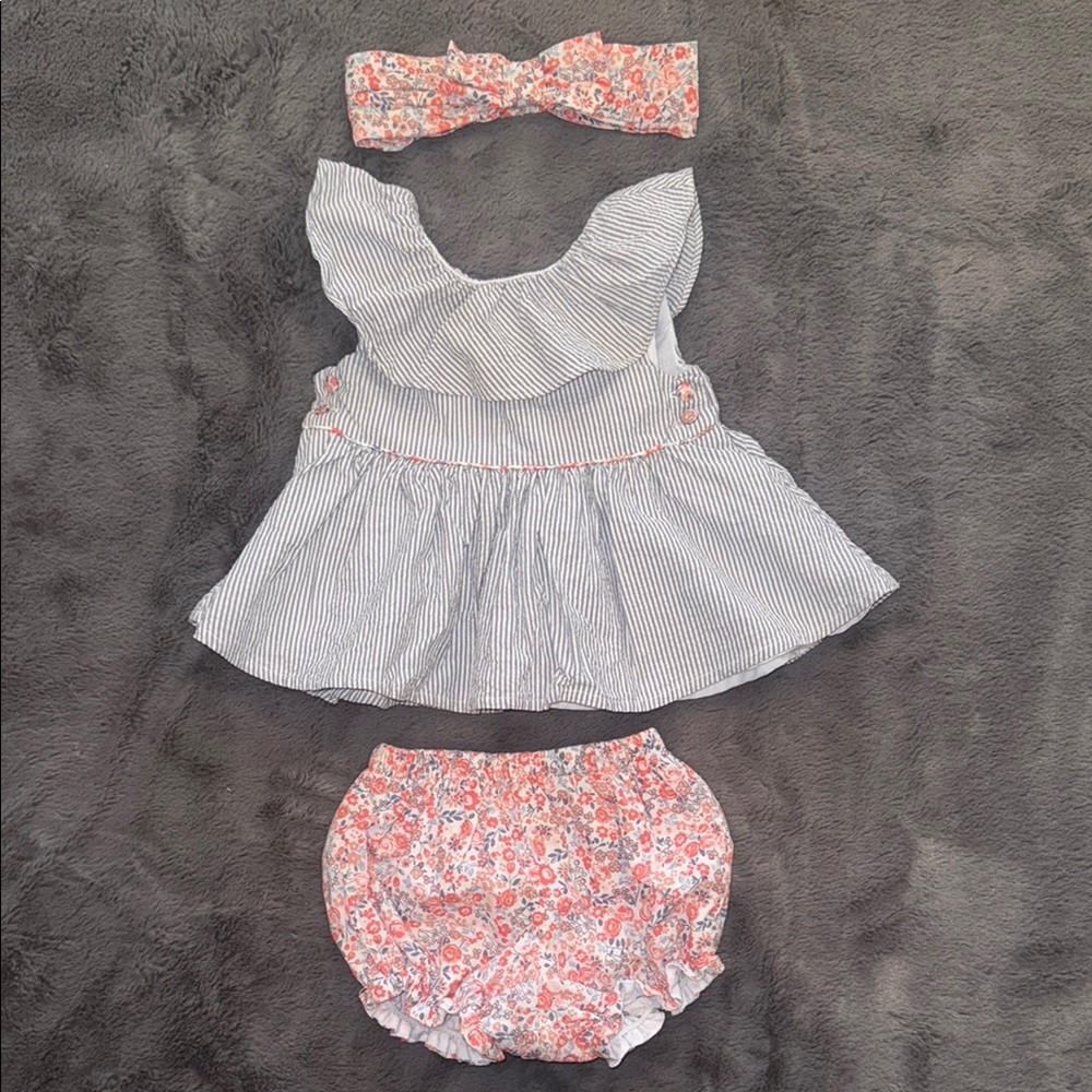 Sear-sucker baby dress with bloomers